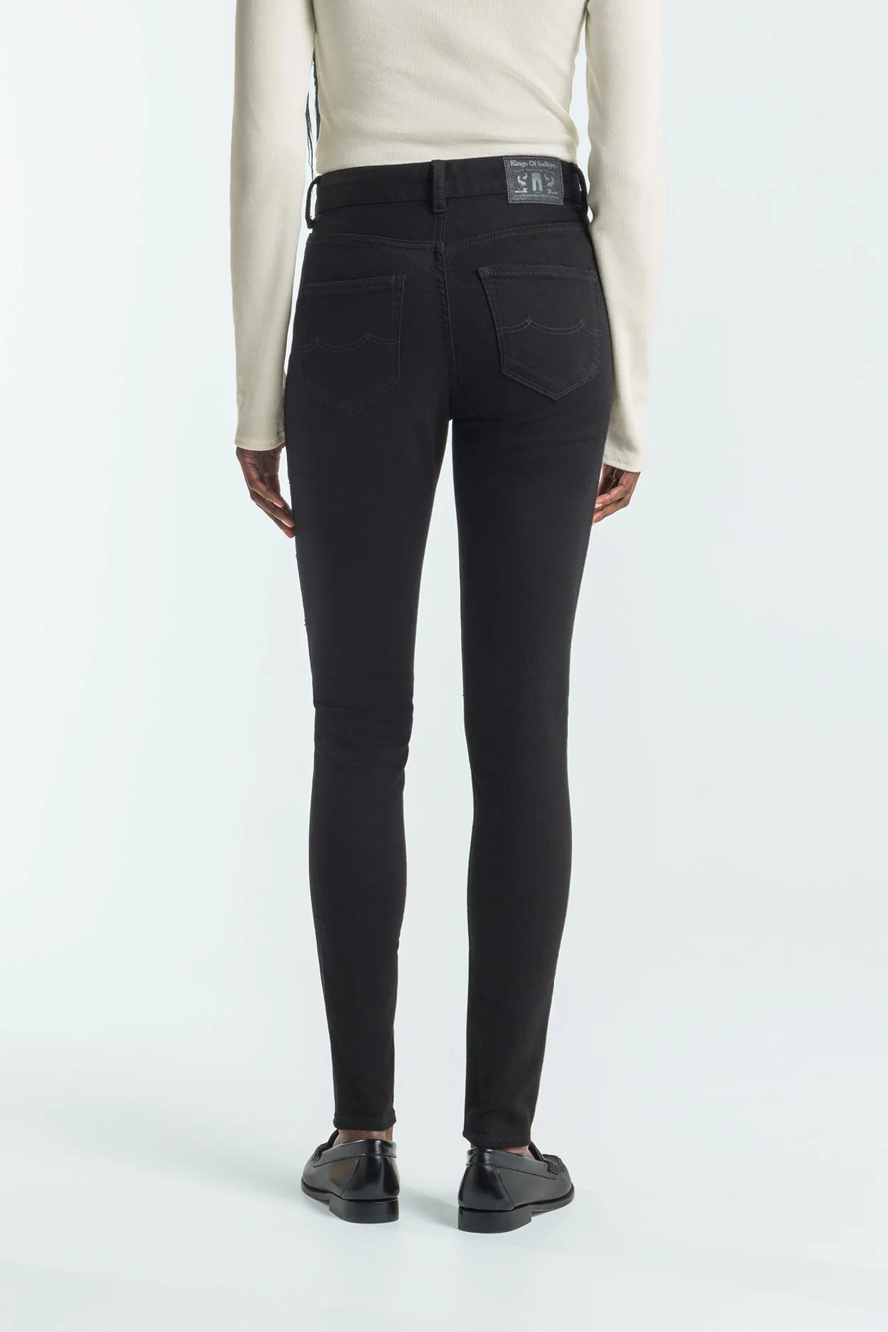 CHRISTINA HIGH | STAY BLACK RINSE - Image 4