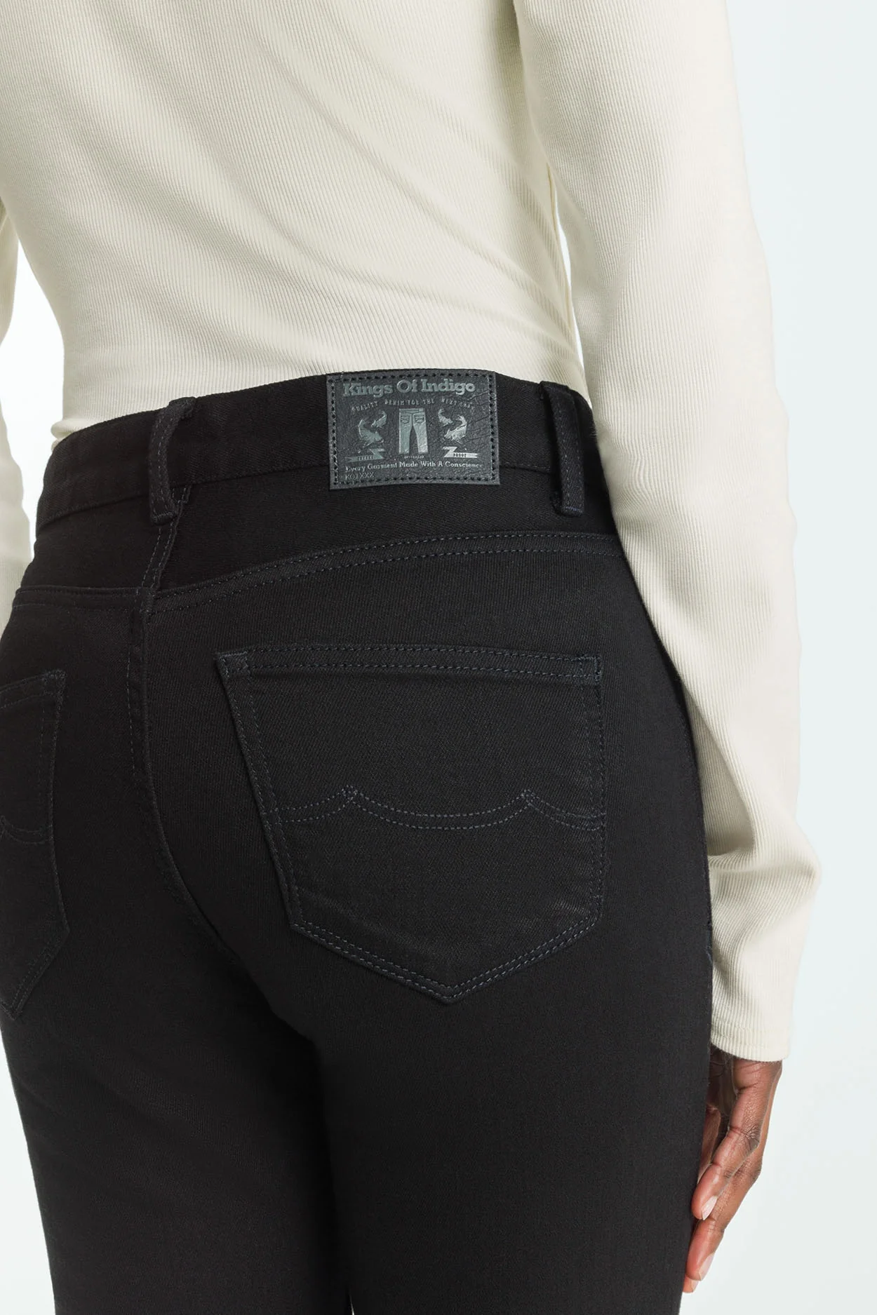 CHRISTINA HIGH | STAY BLACK RINSE - Image 5