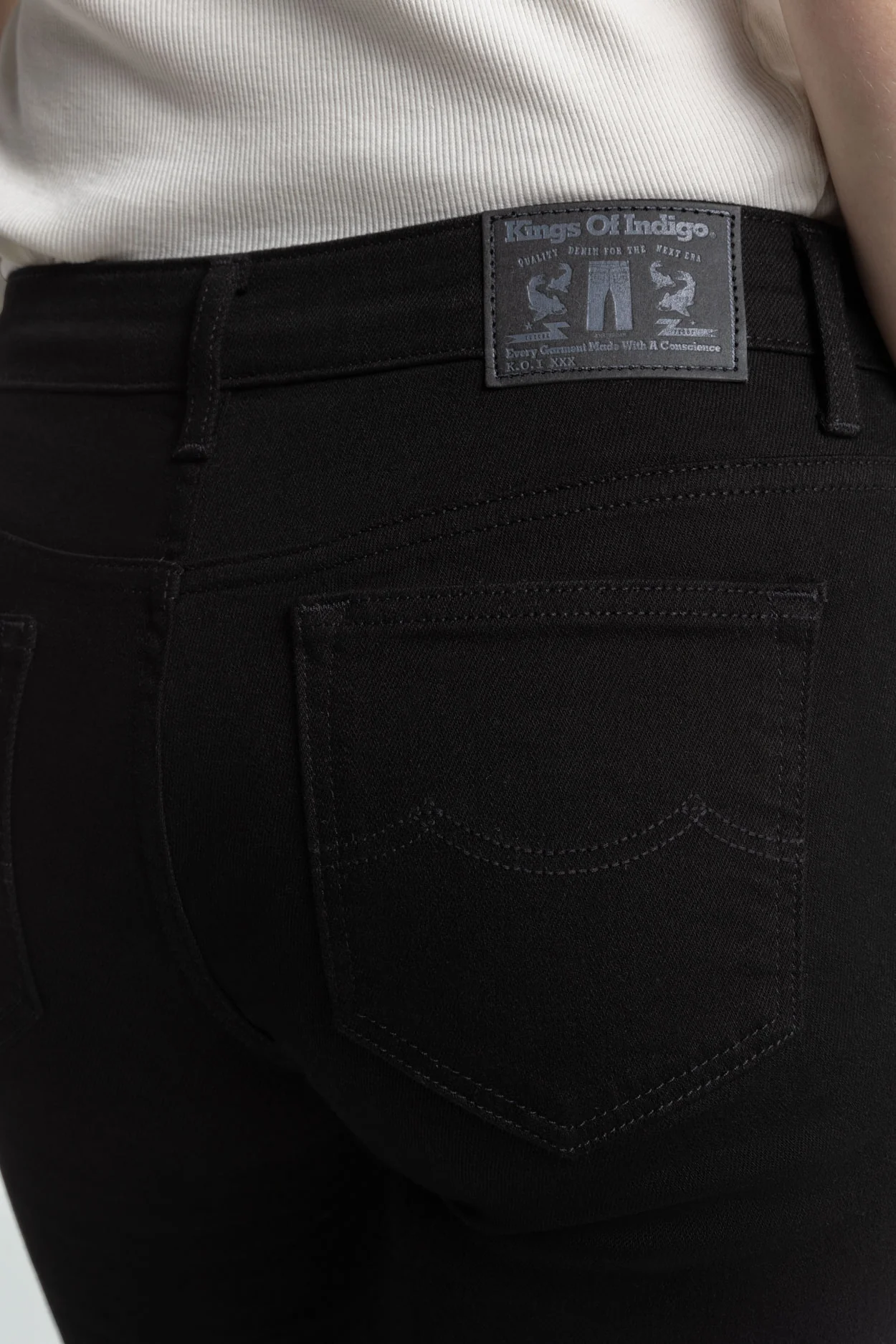 EMI | STAY BLACK RINSE - Image 6