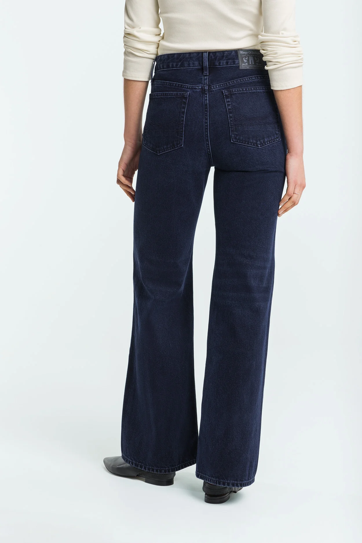 JANE | HOLO BLUE BLACK WORN - Image 3