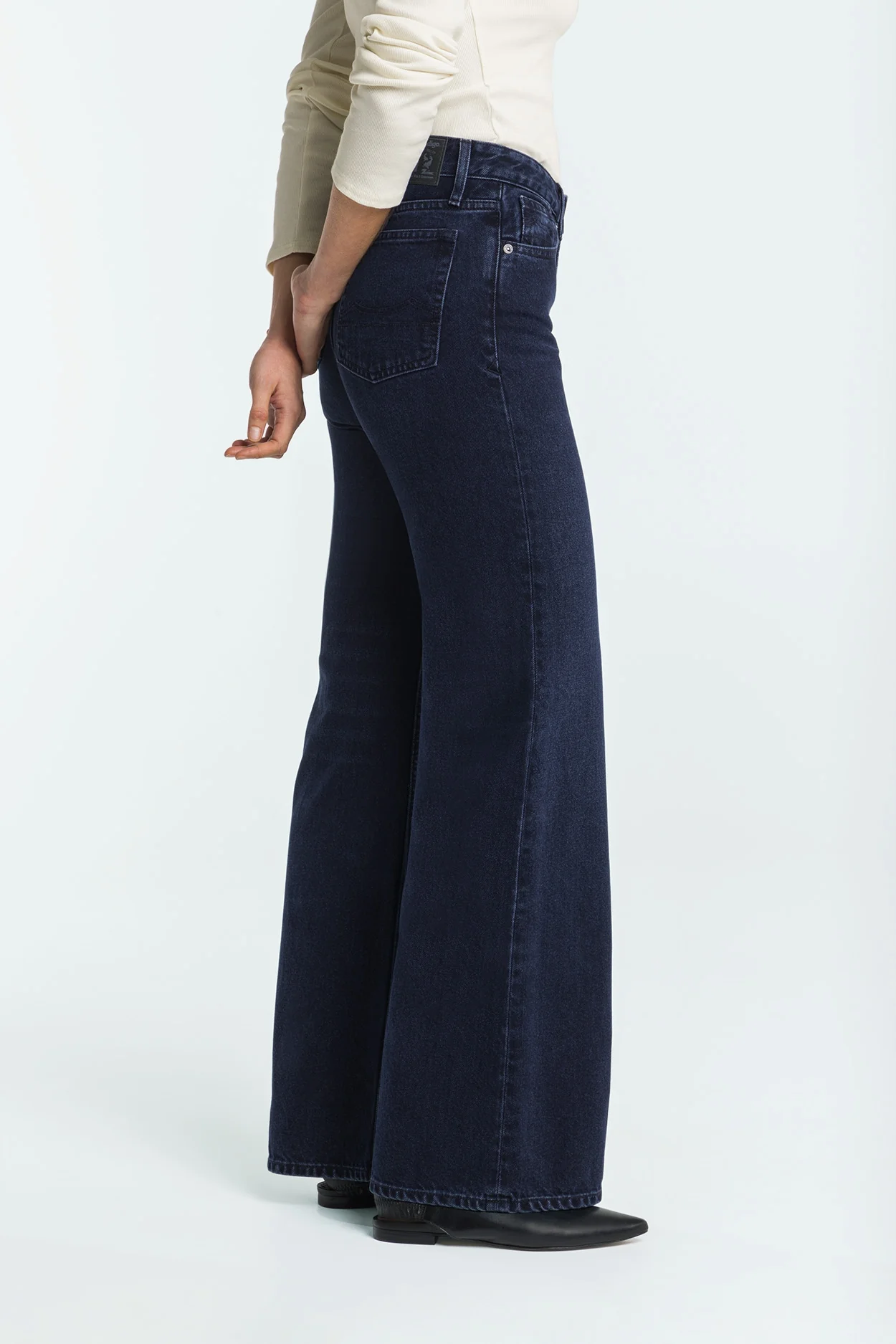 JANE | HOLO BLUE BLACK WORN - Image 4