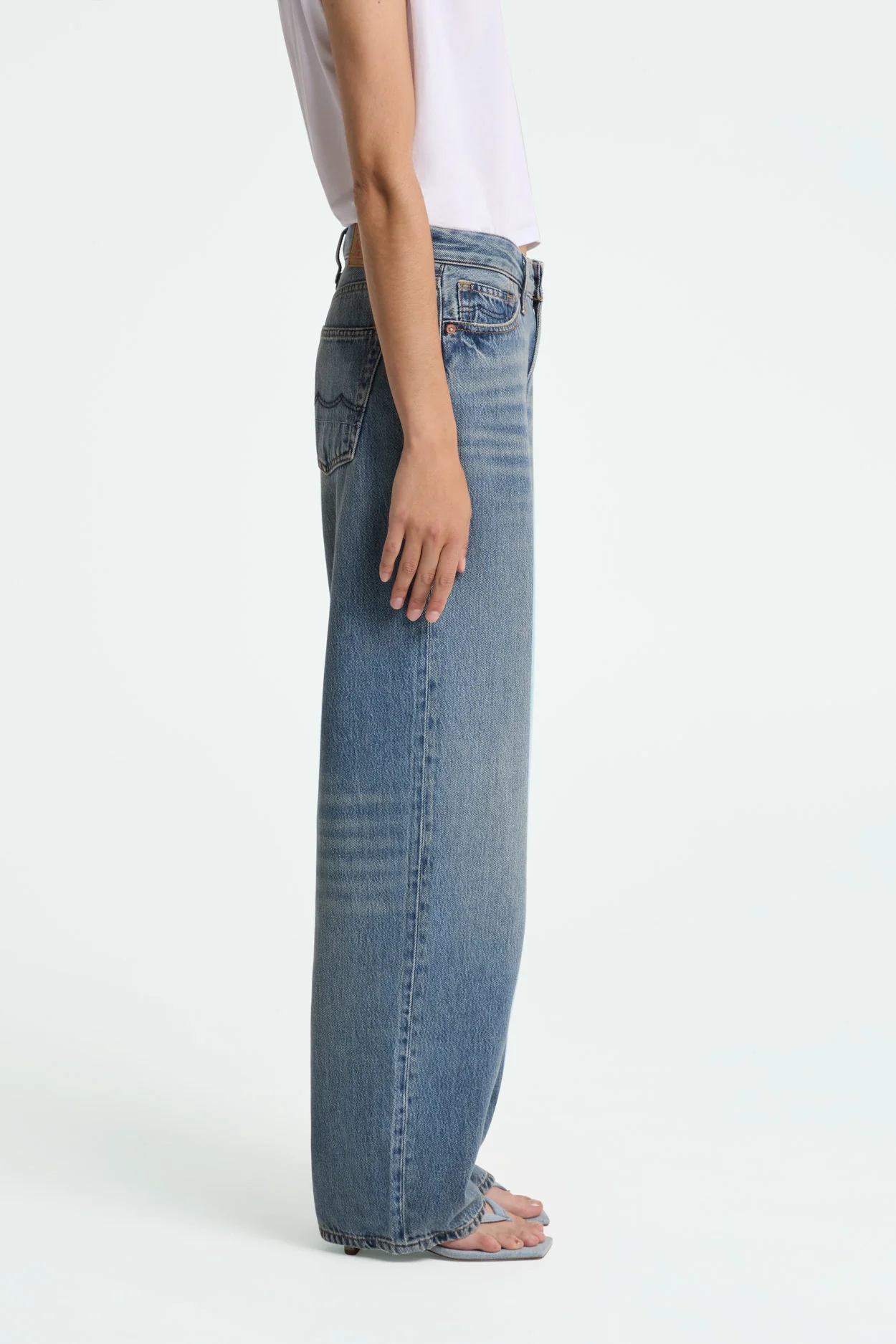 JOAN | LEWISBORO MID TINT - Image 4