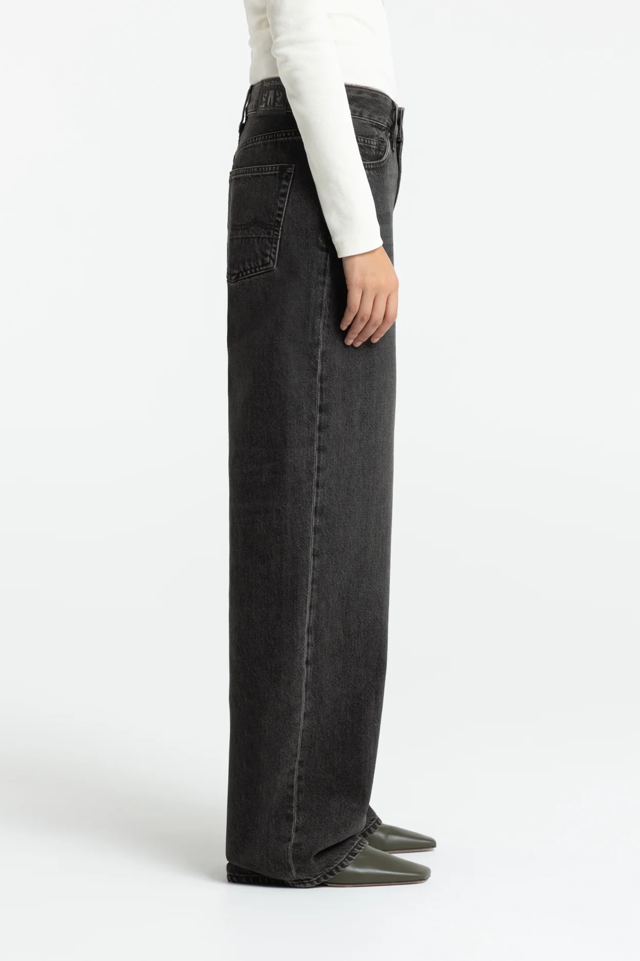 JOAN | VILMA BROWN BLACK WORN - Image 4
