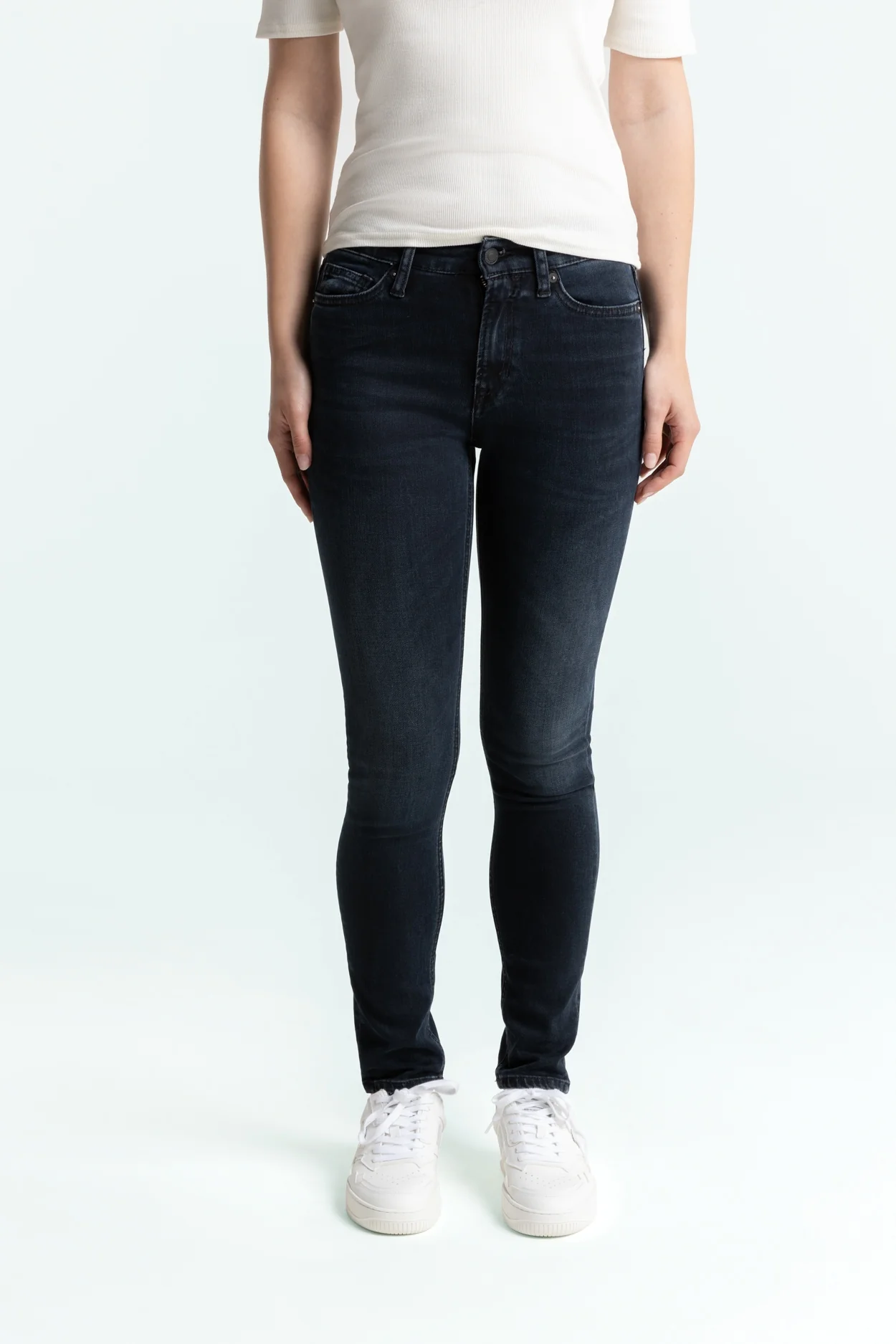 JUNO MEDIUM | BLUE BLACK WORN - Image 3