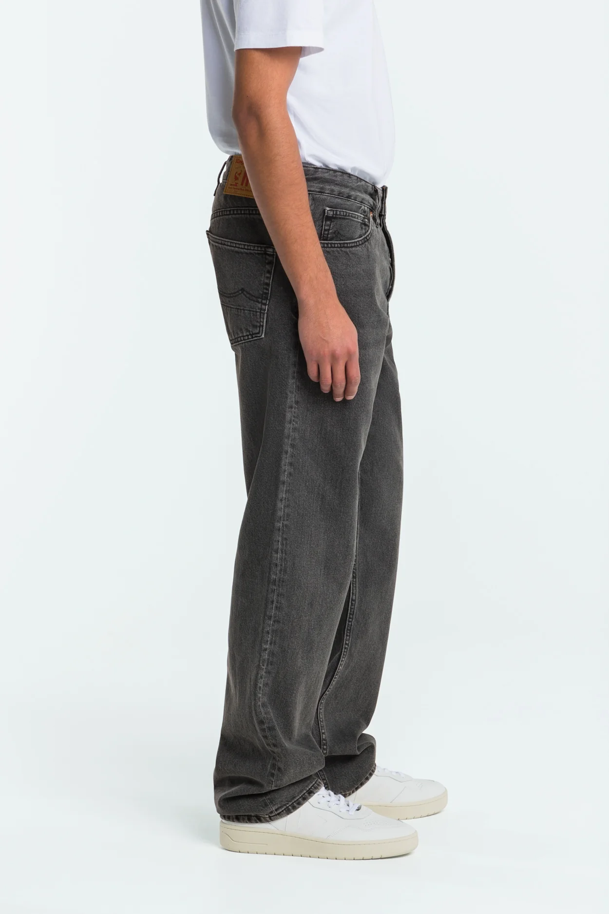 ROY | HOLO GREY WORN - Image 5